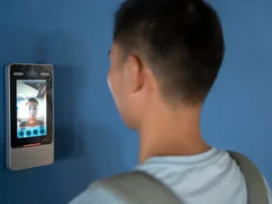 Sistem face recognition digital lock door