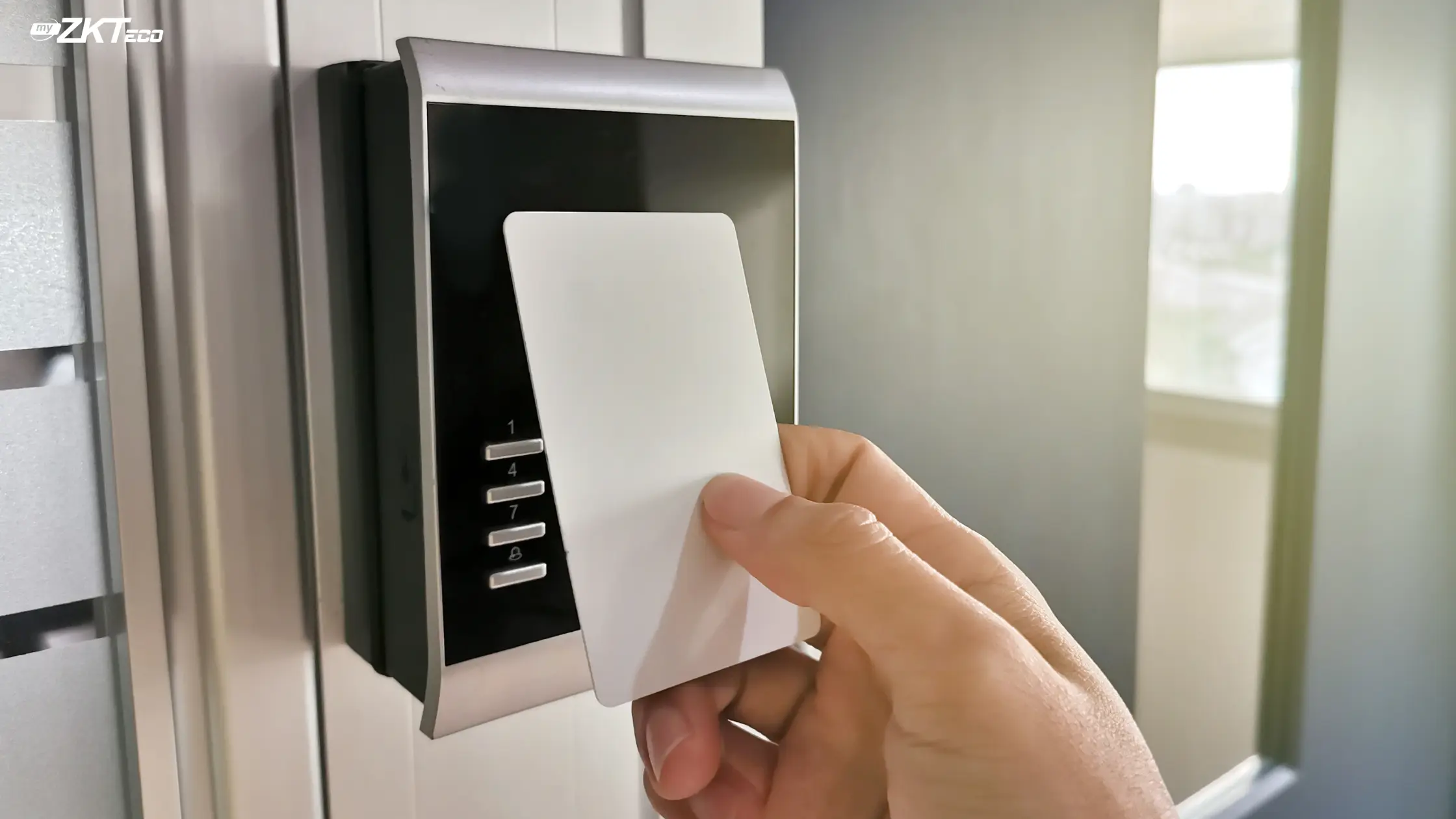 Mesin absensi kartu RFID
